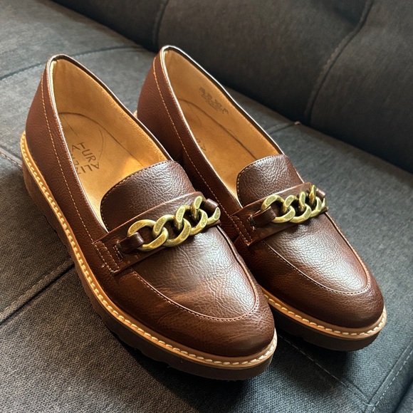 Naturalizer Shoes - Naturalizer Emmal Slip - On loafers in brown color with a lug sole